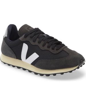Veja Sneakers. Black. Size 6/37 Excellent condition